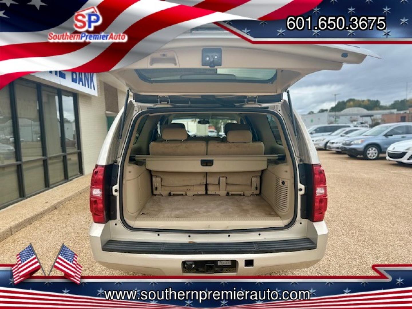 2008 TAN CHEVROLET SUBURBAN BASE; LT LS (3GNFC16038G) with an 5.3L V8 OHV 16V FFV engine, 4-Speed Automatic transmission, located at 922 W. Beacon St., Philadelphia, MS, 39350, (601) 650-3675, 32.770447, -89.127151 - Title: 2008 Chevrolet Suburban LS 1500 Year: 2008 Make: Chevrolet Model: Suburban Engine: 5.3L V8 OHV 16V FFV Body: SPORT UTILITY 4-DR Transmission: 4-Speed Automatic Overdrive Drive Type: RWD Mpg City: 15 Mpg: 21 Trim: LS 1500 - Photo#19